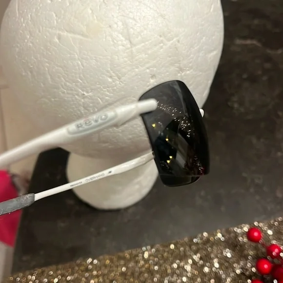 EUC authentic Revo Overhang white & gray polarized sunglasses unisex - Picture 6 of 7